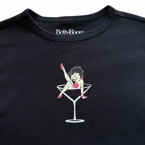 betty boop sitting in a martini glass black crop top t-shirt size large